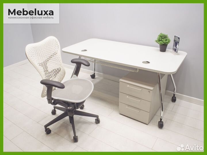 Рабочее место Vitra: стол мобильный и тумба