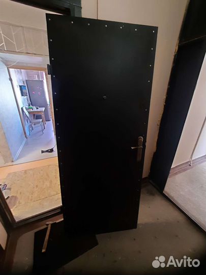 Дверь входная металлическая бу