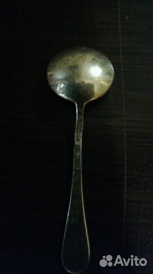Салонка с серебрянной ложечкой