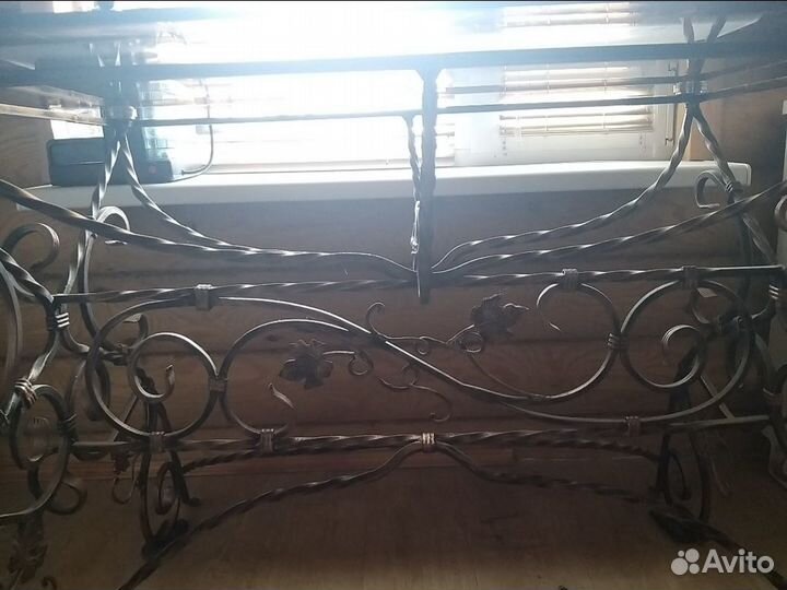 Стол кованый