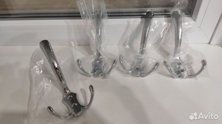 Крючки для вешалки