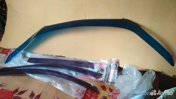 Дефлекторы окон и капота на Тойота Рав 4