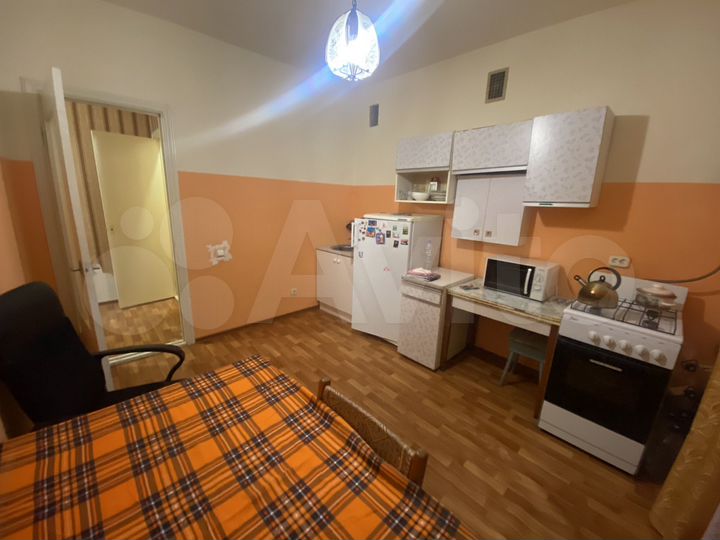 2-к. квартира, 58 м², 1/10 эт.