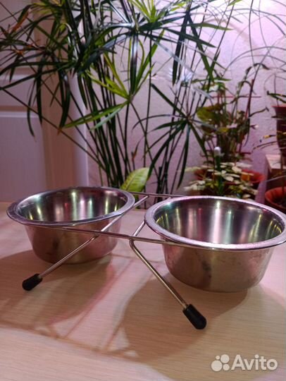 Двойная кормушка для собак и кошек