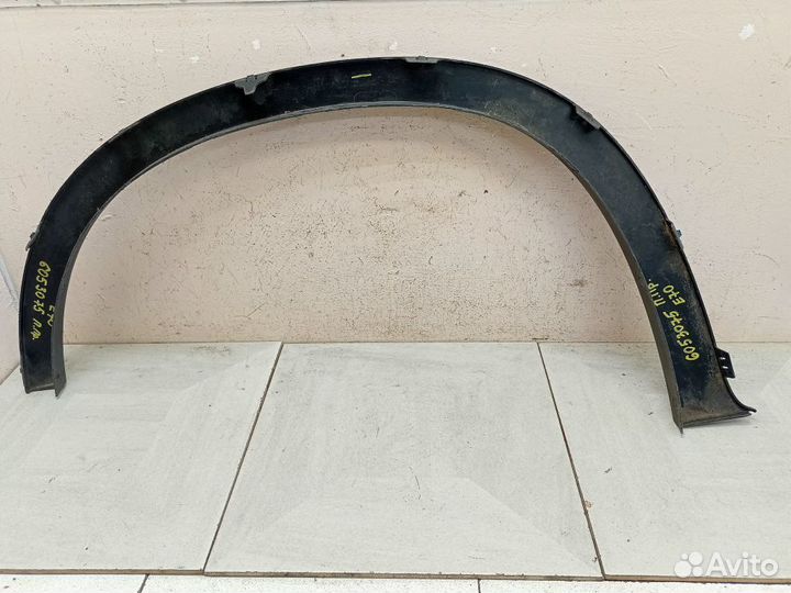 Накладка переднего крыла правого