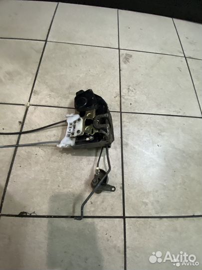 Замок двери передний левый Hyundai Elantra 3 XD