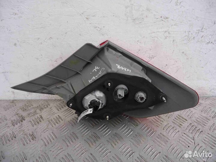 Фонарь задний наружный левый Toyota Camry