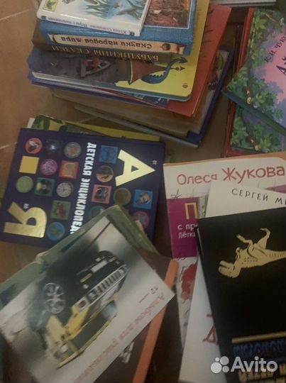 Детские книги в большом количестве