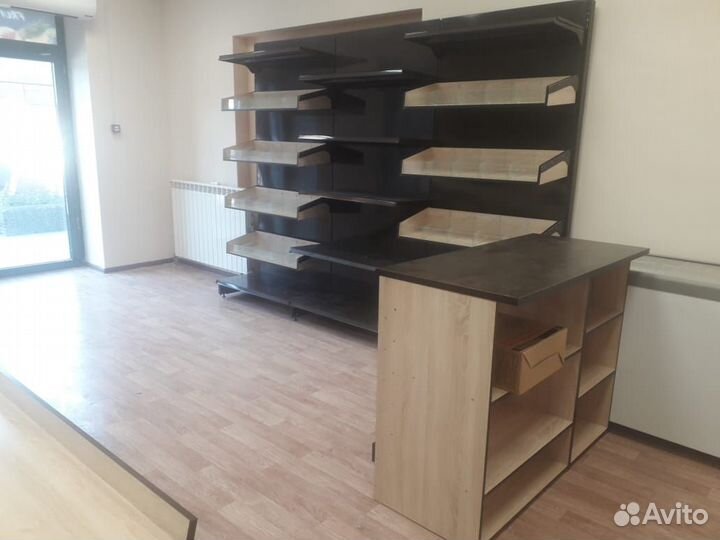 Стеллажи 225см коричневые и прилавки для фруктов