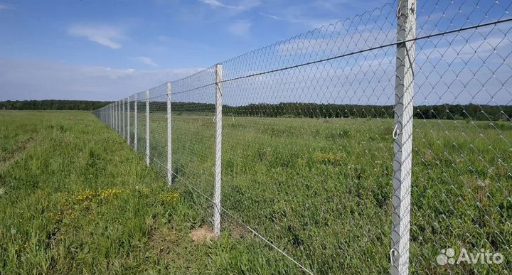 Установка забора из сетки рабицы