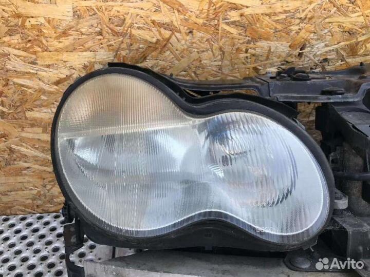 Фара правая, Mercedes C W203 2003