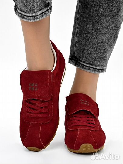 Кроссовки женские