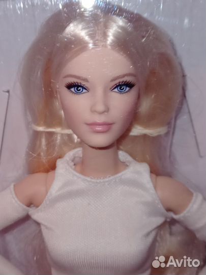 Кукла Barbie Looks Victoria nrfb
