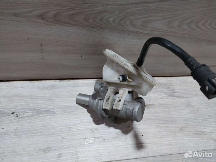 Главный тормозной цилиндр Peugeot 408