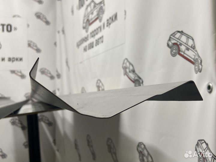 Toyota Picnic кузовные пороги правый