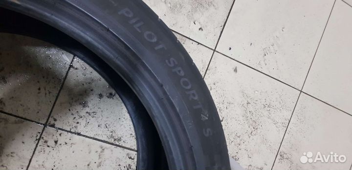 Michelin Pilot Sport 4 S 295/35 R21