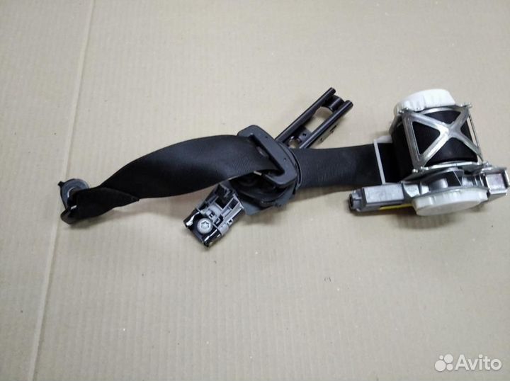 Ремень безопасности задний левый w212 E-class 6