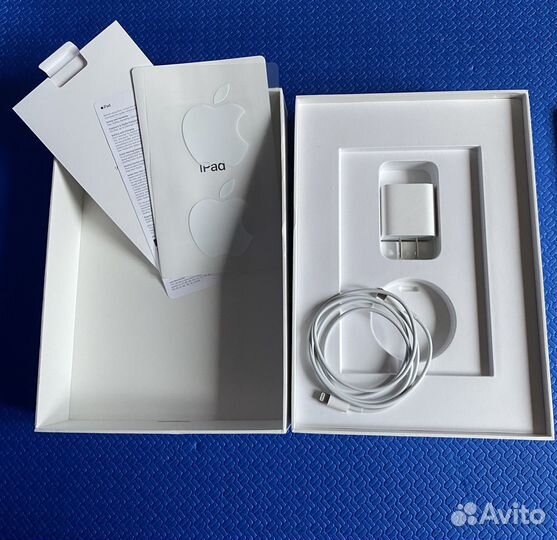 iPad 9 2021 256gb диагональю 10.2 + logitech