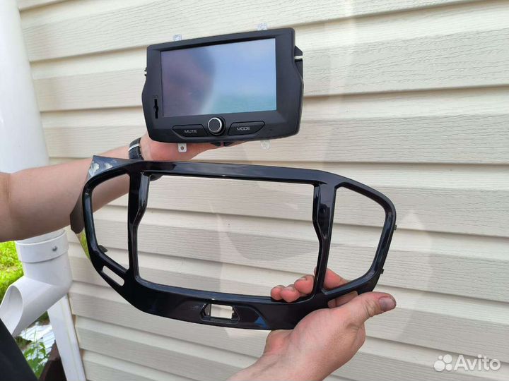 Штатная сенсорная магнитола (ммс) на Весту