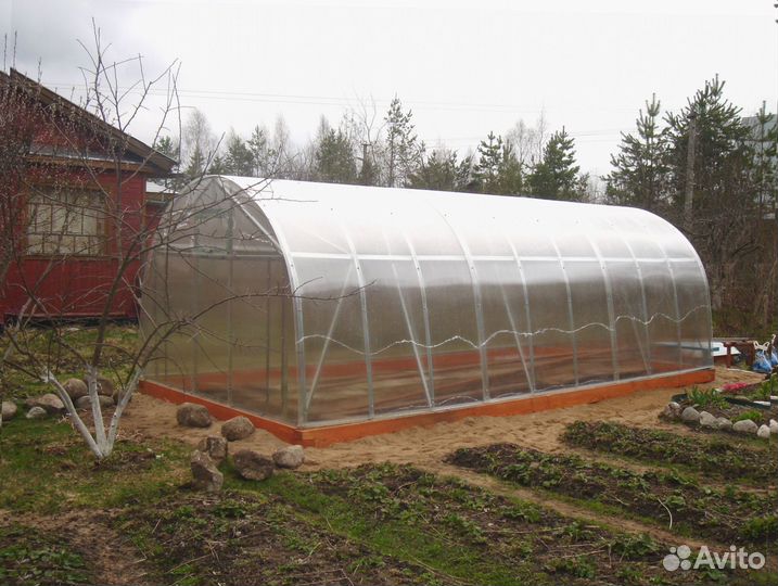 Теплица над бассейном