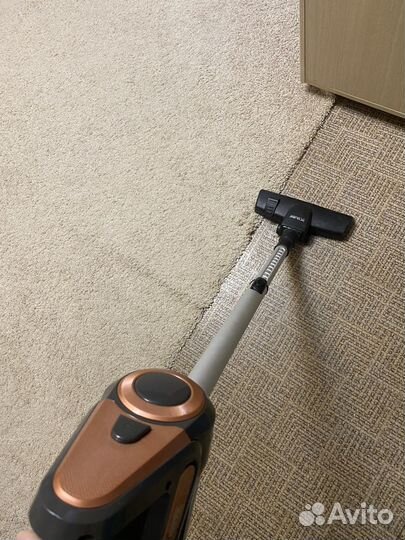 Вертикальный пылесос