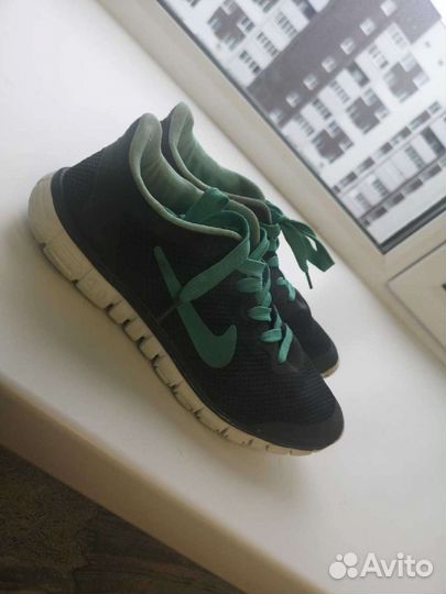 Кроссовки женские