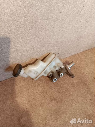 Главный тормозной цилиндр Kia Rio 3 Solaris 1