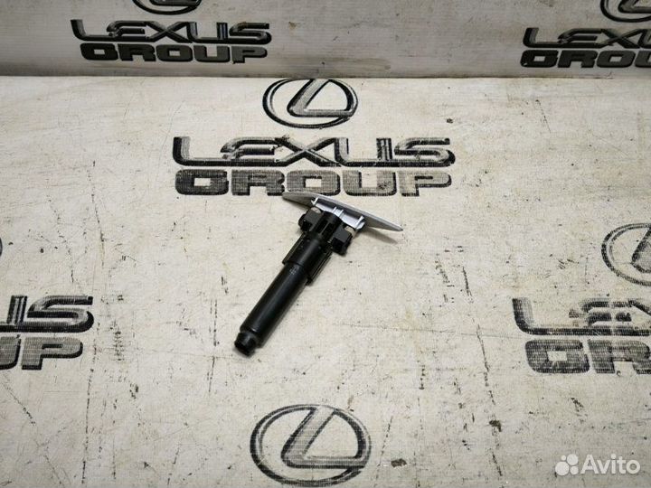 Форсунка омывателя фар передняя правая Lexus