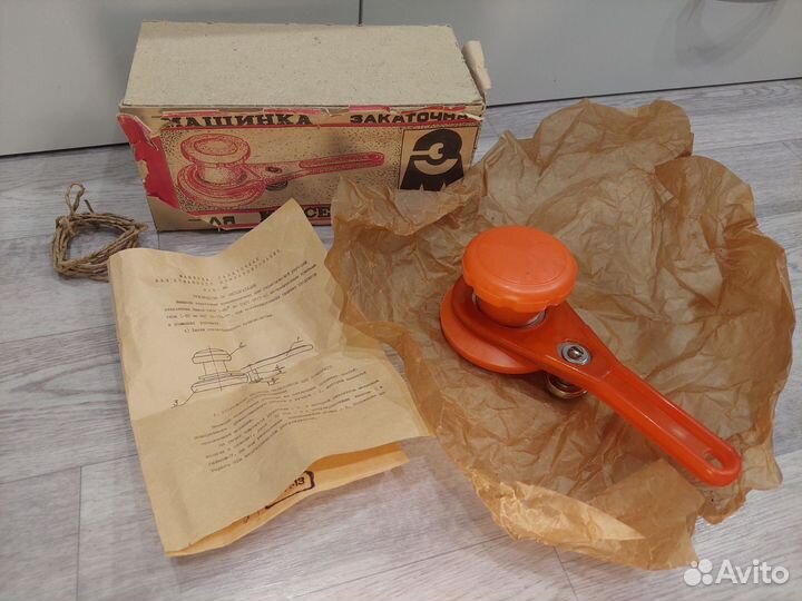 Закаточная машинка для жестяных банок СССР