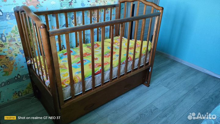 Детская кроватка с маятником и ящиком+матрас