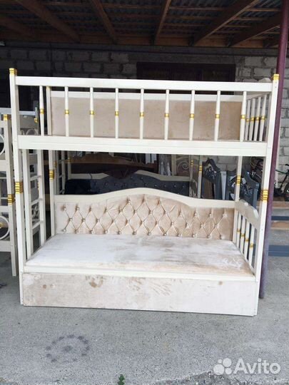 Детская кровать двухъярусная и трехместная