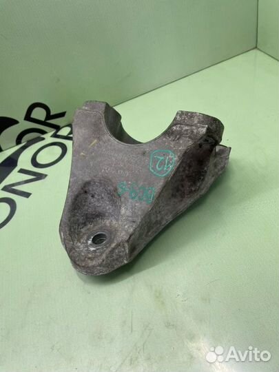 Кронштейн опоры двигателя Audi Q7 4L 3.0D casa