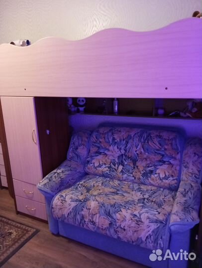 Двухярусная кровать