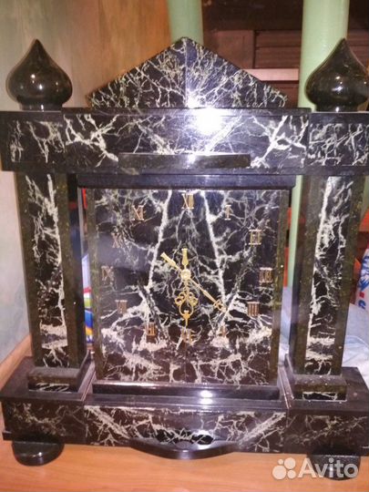 Часы каменные