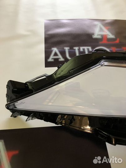 Стекло фары Toyota Camry V70 2017-н.в. LED левое