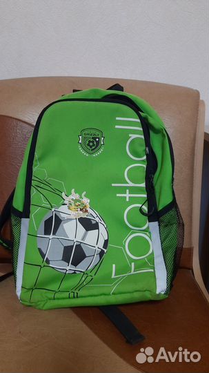 Отдам за шоколадку Милка рюкзаки школьные