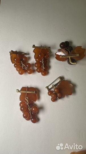 Брошь виноград янтарь