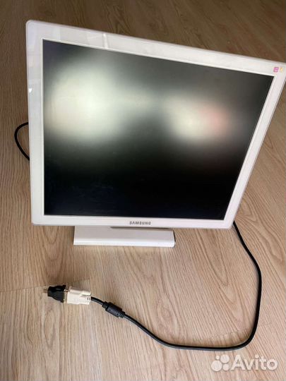 Монитор Samsung 971P