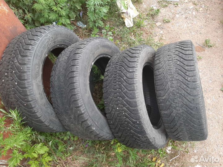 Goodyear UltraGrip 500 235/60 R16