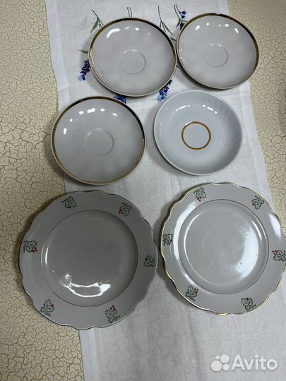 Тарелки и блюдца