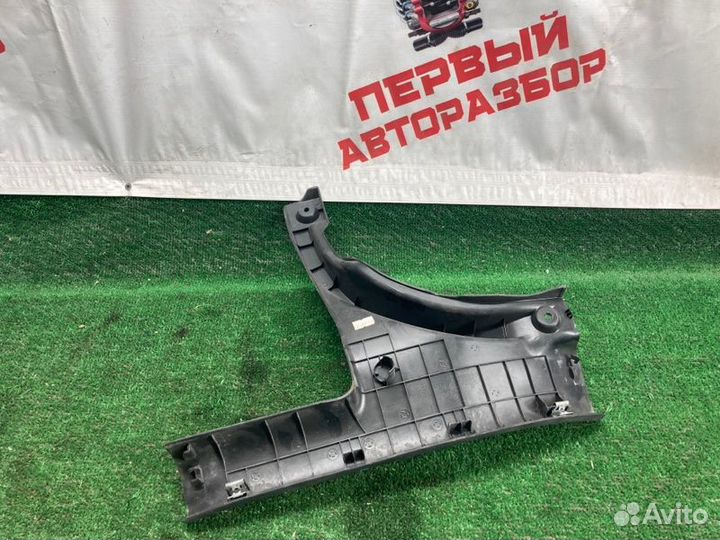 Накладка порога внутренняя задняя правая Hyundai