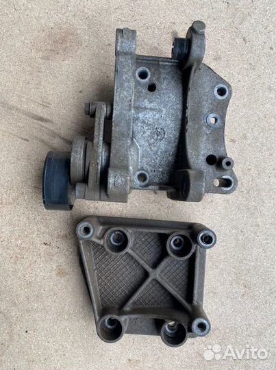 Кронштейн генератора Citroen C3 5-дверный ET3J4