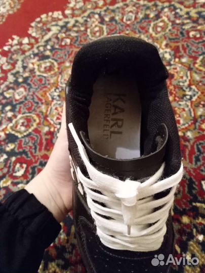 Кроссовки женские