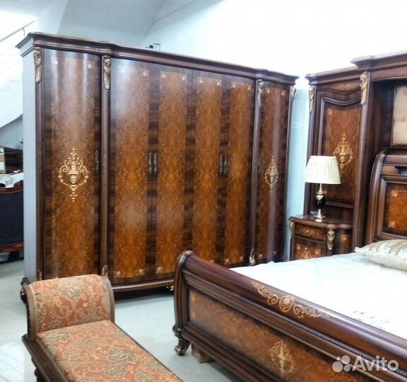 Спальный гарнитур