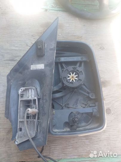 Зеркало заднего вида