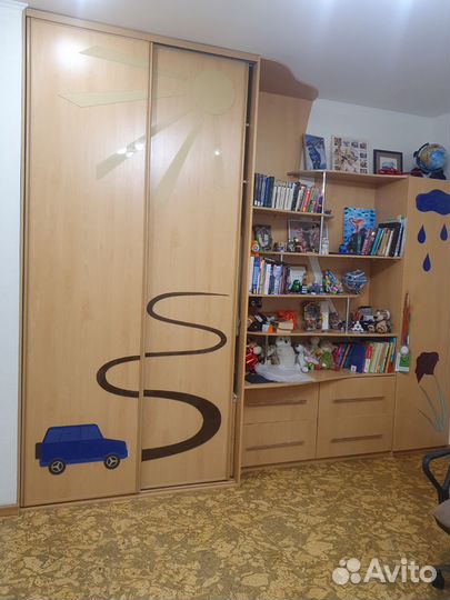 Шкаф