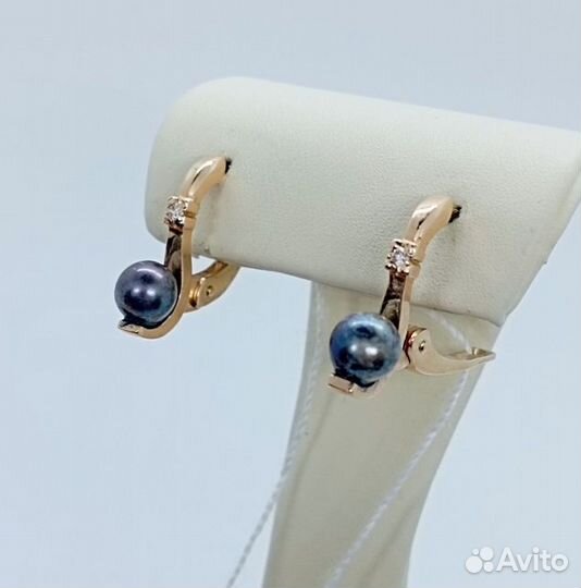 Золотые серьги с камнем