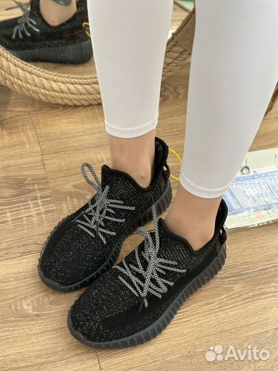 Новые кроссовки adidas Yeezy boost чёрные женские