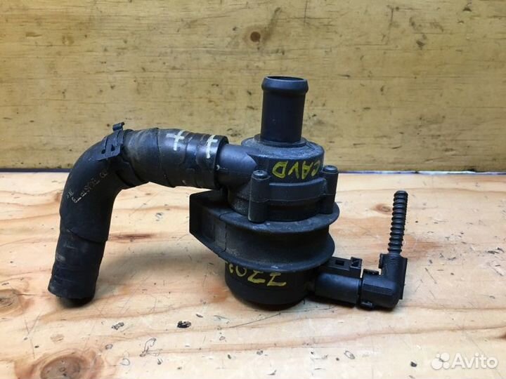 Помпа Volkswagen Jetta 1K2 cavd 2009