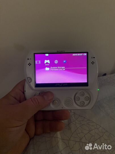 Sony Playstation Portable Go (PSP Go, PSP N1000)